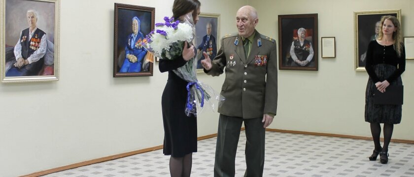 Талантливый художник Алиса Гергая из Ивантеевки открыла выставку портретов ветеранов.