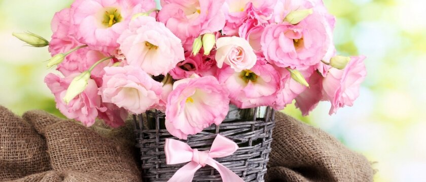 Букет цветов в корзинке, Международный женский день – 8 марта