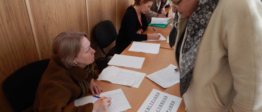 Регистрация участников собрания для обсуждения строительства завода "Металлист", Ивантеевка