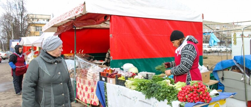 Палатка с овощами и зеленью, ярмарка, Ивантеевка, Подмосковье