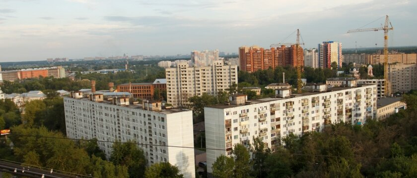 Вид с крыши: старые дома, новые дома и строящиеся дома, Ивантеевка, Московская область