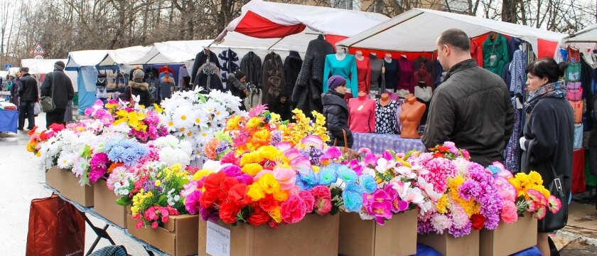 Администрация города Ивантеевка сообщает о ярмарке, Электронная Ивантеевка сомневается в ярмарке, а МКМ готовит анализ цен.