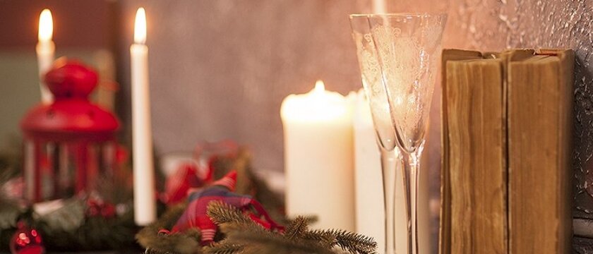 Бокалы шампанского, свечи, новогодняя атмосфера в Ивантеевке