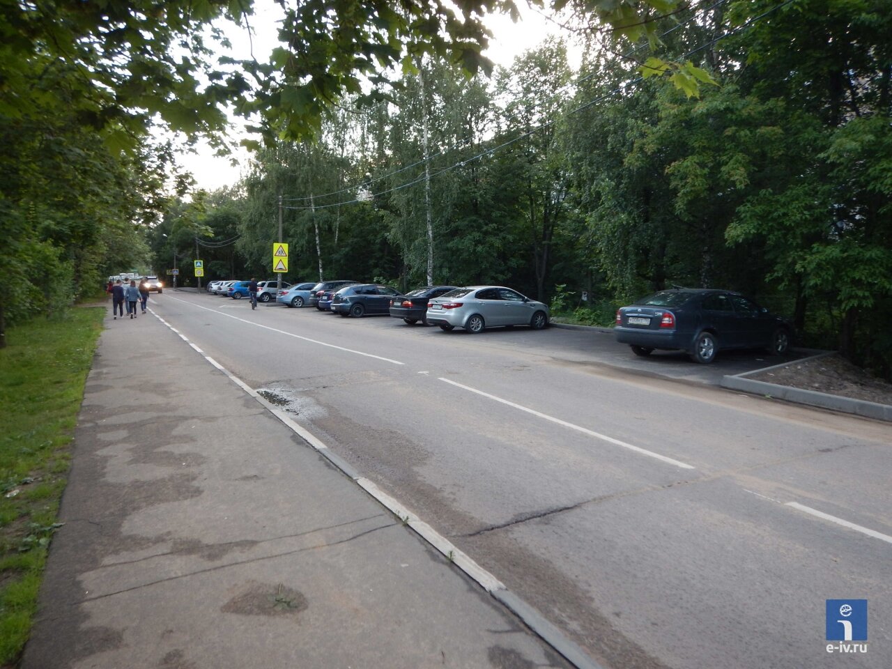 Парковка для автомобилей возле гимназии №3, Ивантеевка, Московская область