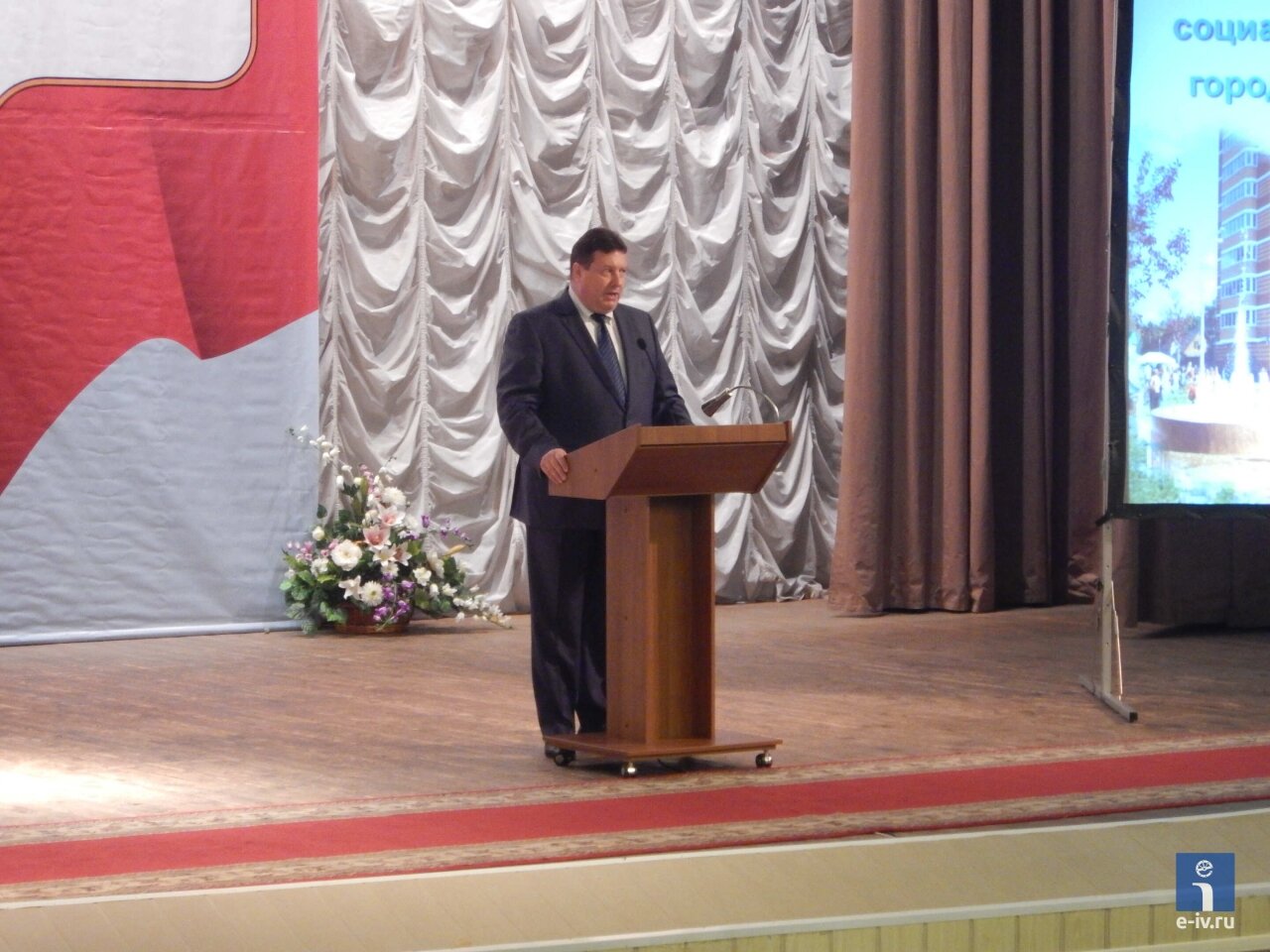 Глава Ивантеевки Сергей Гриднев выступает на расширенном заседании Совета депутатов, Подмосковье