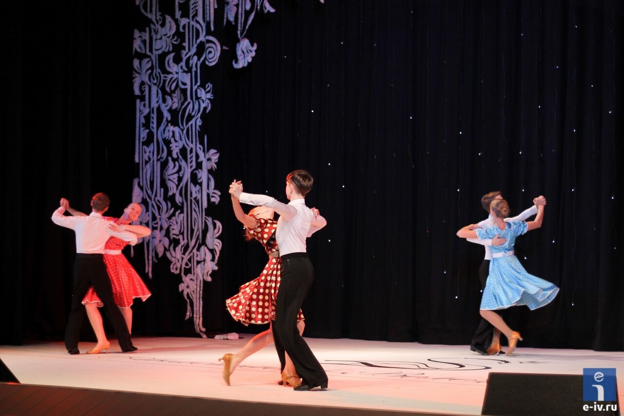 Три пары исполняют бальный танец, ДК "Юбилейный", Ивантеевка