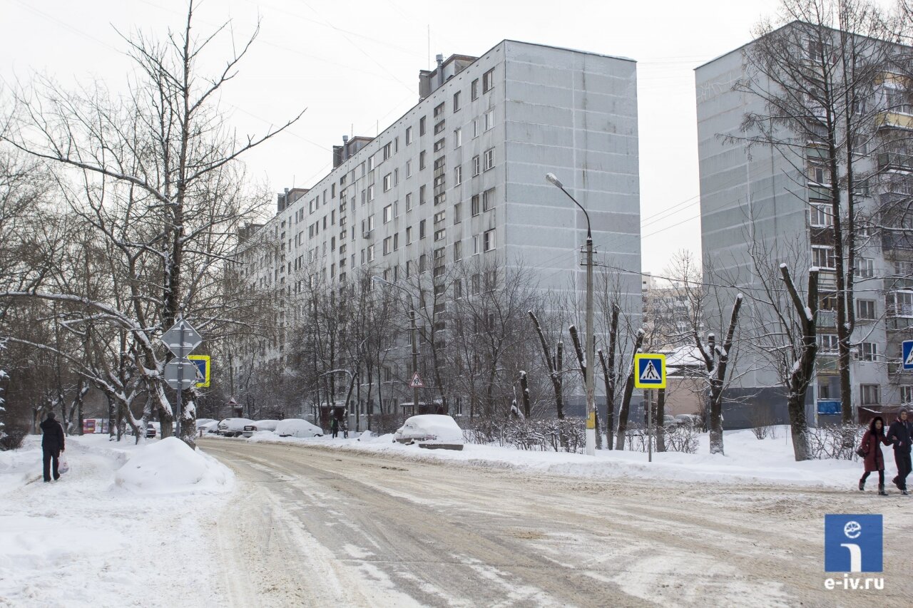 Пересечение улиц Первомайская и Дзержнского, дорога находится в областном подчинении, Ивантеевка