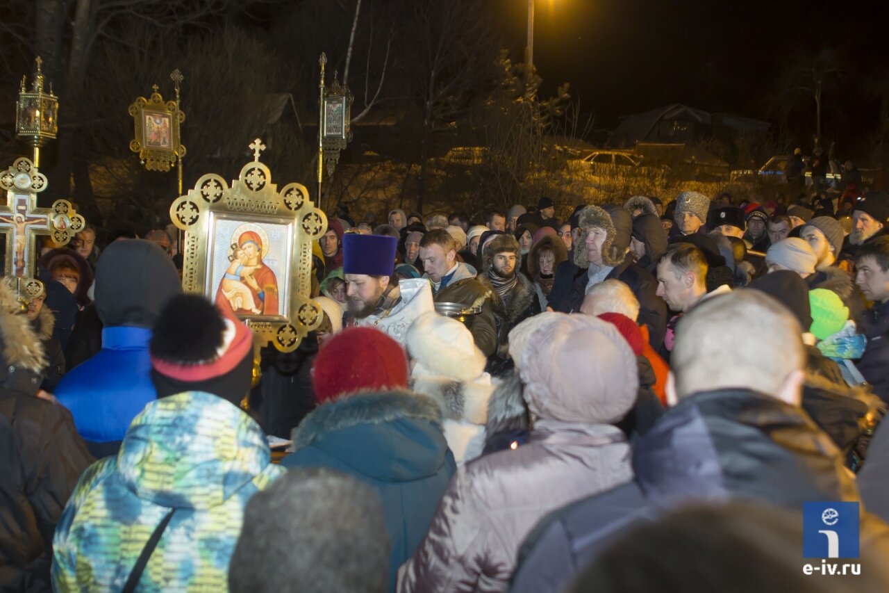 Православные верующие собрались на праздник Крещения Господня в Пушкине
