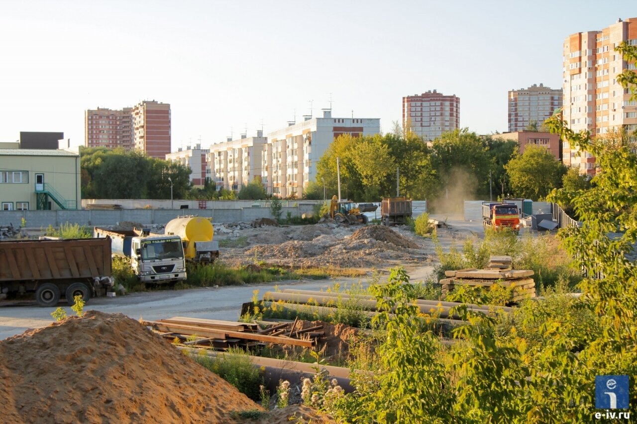 Промышленная зона, строительная спец техника, жилой район, Ивантеевка, Подмосковье