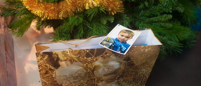Новогодний подарок под ёлкой с фотографией ребенка, акция "Подарок ребенку", Ивантеевка, Московская область