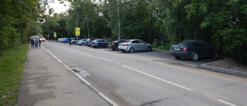 Парковка для автомобилей возле гимназии №3, Ивантеевка, Московская область