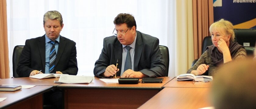 Совещание в администрации Ивантеевки, в центре – глава города Сергей Гриднев