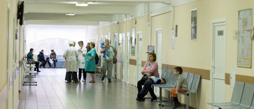 Детская поликлиника, врачи и маленькие пациенты с родителями, Ивантеевка, Московская область