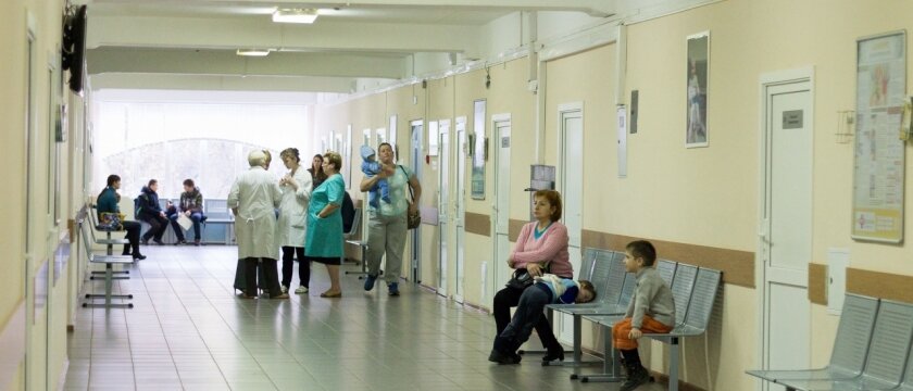 Детская поликлиника, врачи и маленькие пациенты с родителями, Ивантеевка, Московская область