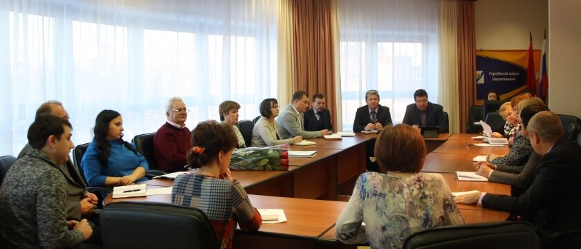 Совещание руководства Ивантеевки, в центре – глава города Сергей Гриднев