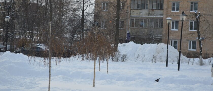 Хороший снегопад прошёл в конце новогодних каникул. Ивантеевка под снегом. Дорожные и городские службы работают несмотря на праздники. Фоторепортаж от десятого января 2015 года.
