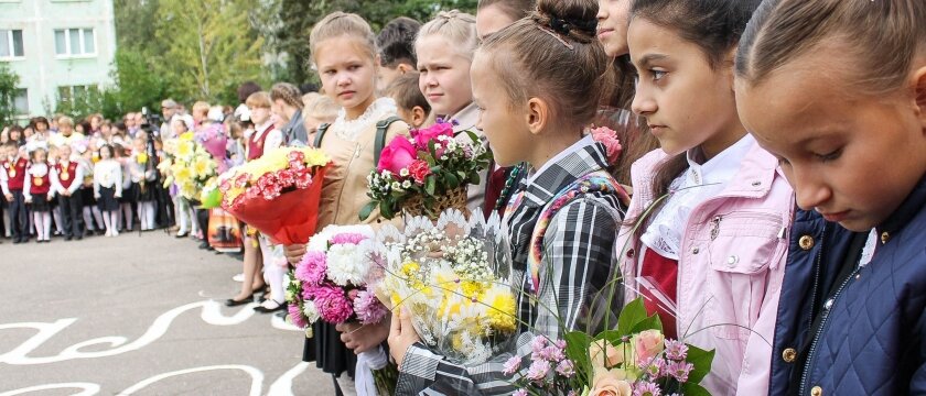 Ученики школы №7 в Ивантеевке, на праздничной линейке, 1 сентября