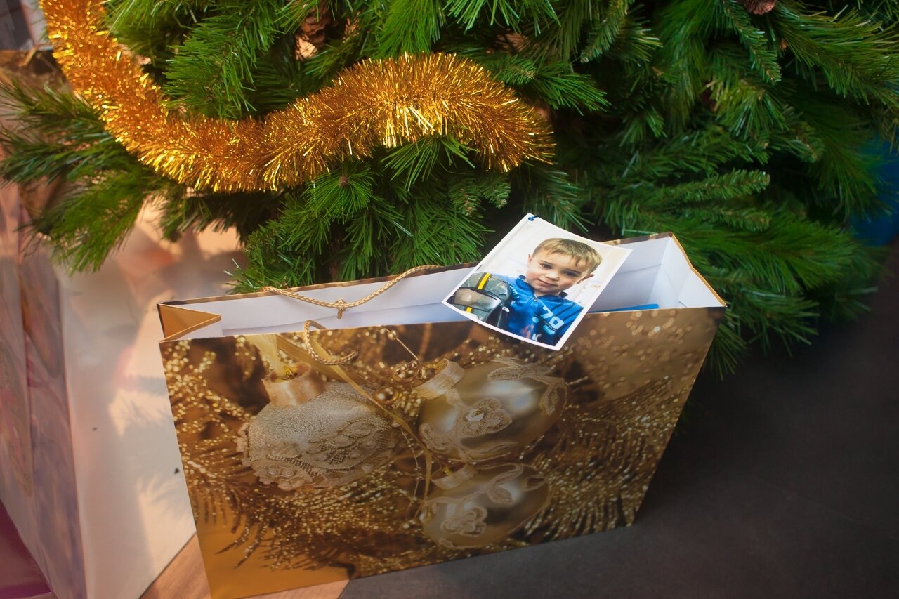 Новогодний подарок под ёлкой с фотографией ребенка, акция "Подарок ребенку", Ивантеевка, Московская область
