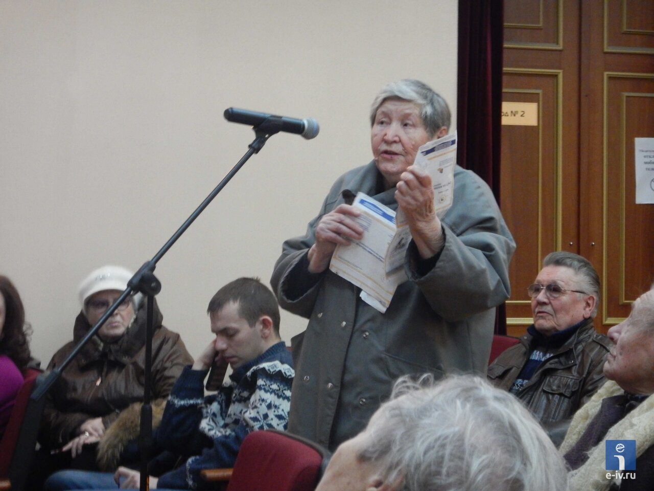 Жители Пушкинского района задают вопросы на встрече с МосОблЕИРЦ