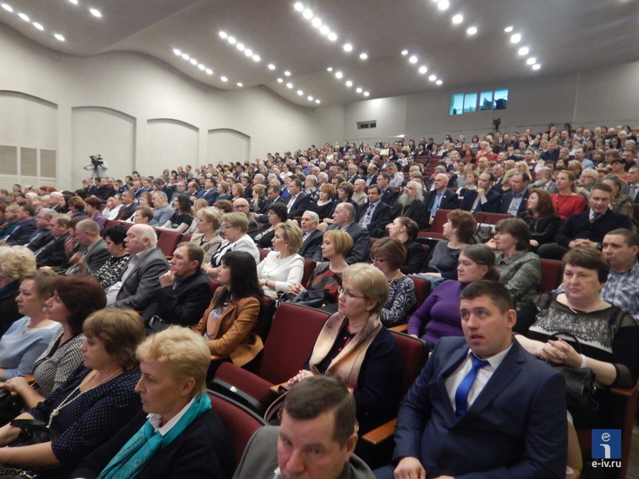 Участники расширенного Совета депутатов в зале ДК "Юбилейный", Ивантеевка, Московская область