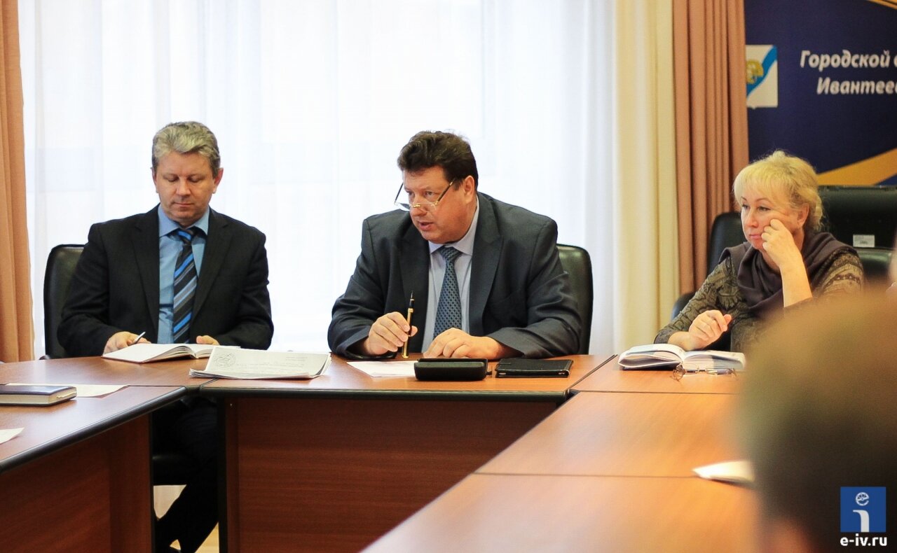 Совещание в администрации Ивантеевки, в центре – глава города Сергей Гриднев