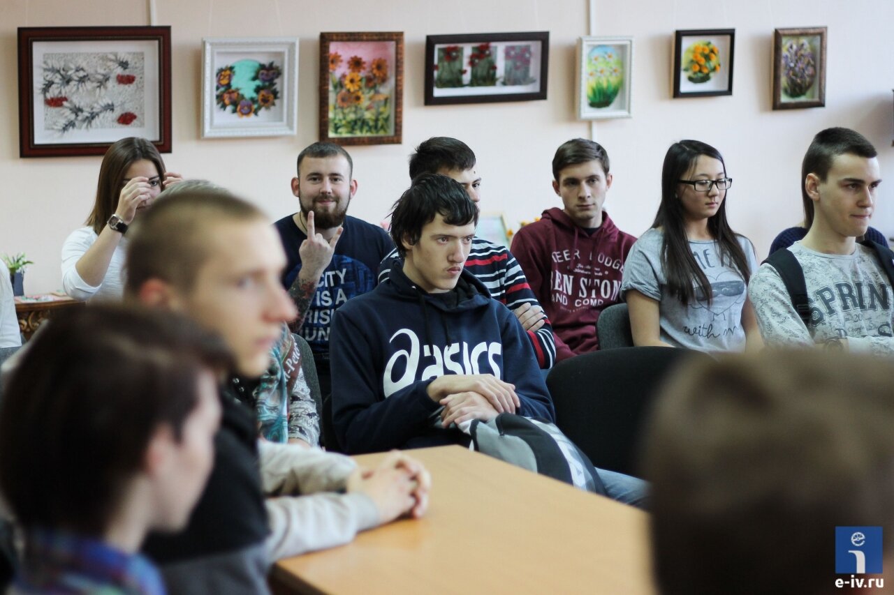 молодежь Ивантеевки, ребята собрались на акции "Я – гражданин России"