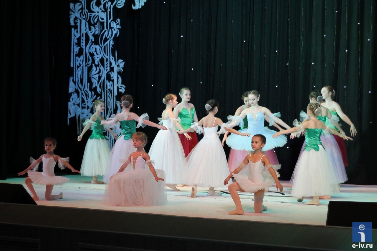 Выступление юных участников концерта, балерины, Ивантеевка, Московская область