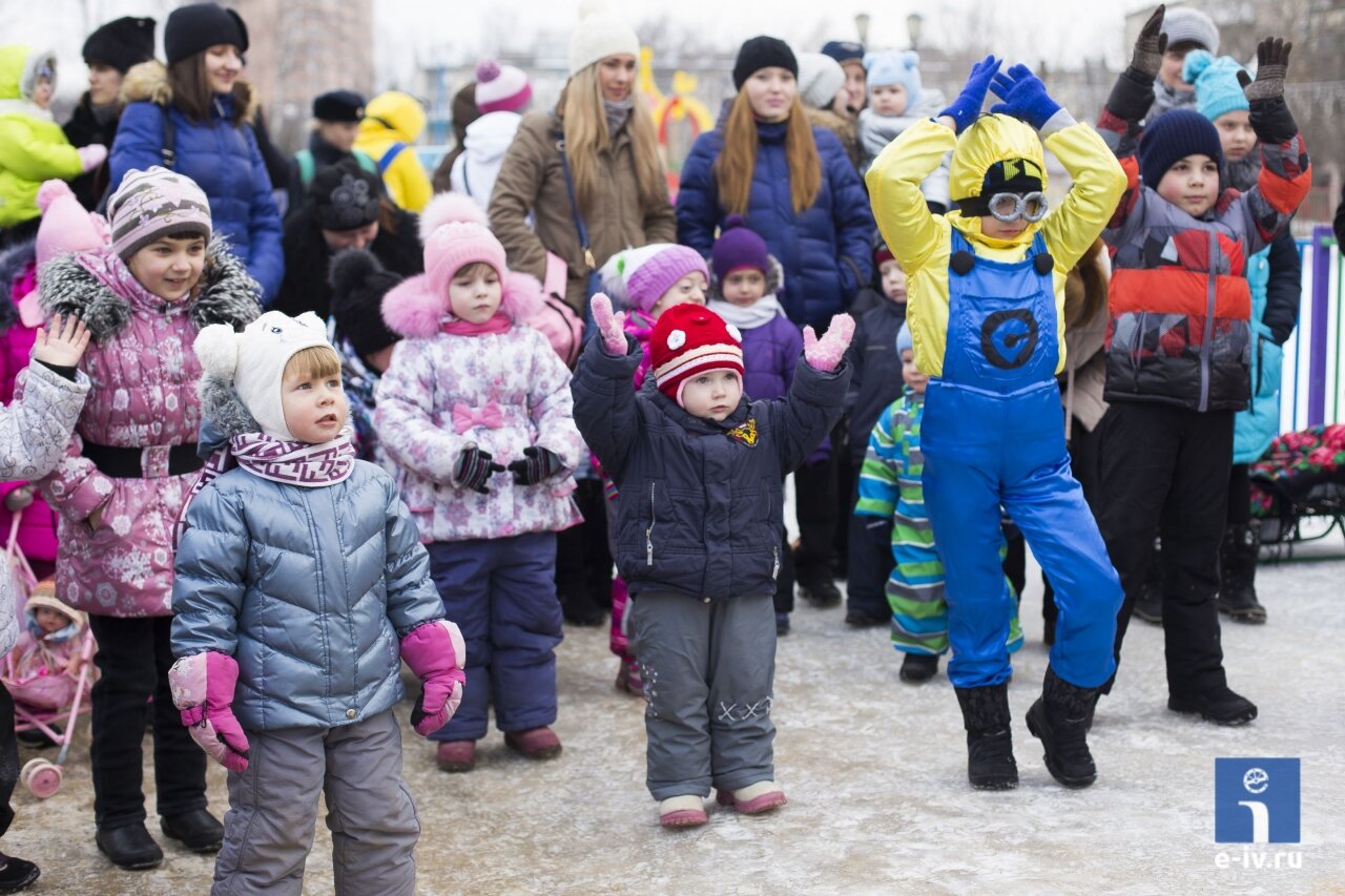 Детский праздник в сквере на Центральном проезде, Ивантеевка, Московская область