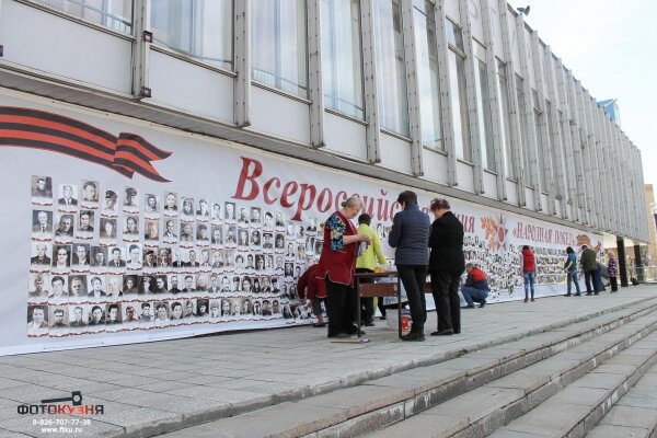 Огромный баннер на колоннах ДК, 600 фотографий фронтовиков Великой Отечественной войны, 9 мая 2015 года, Ивантеевка